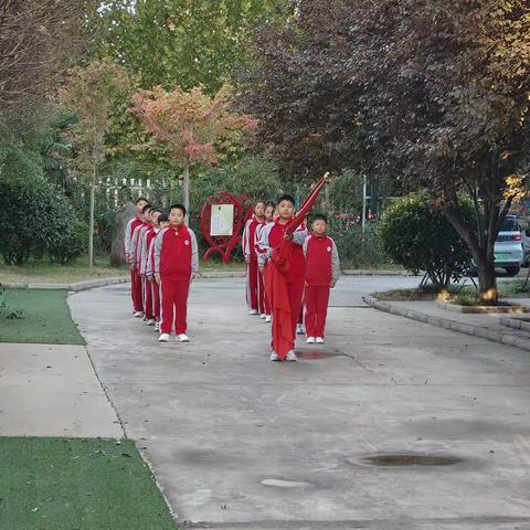 消防安全    从我做起      ——郾城区第二实验小学五五班升旗仪式