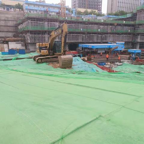 航天城管四大队为响应“大气污染”开展专项检查