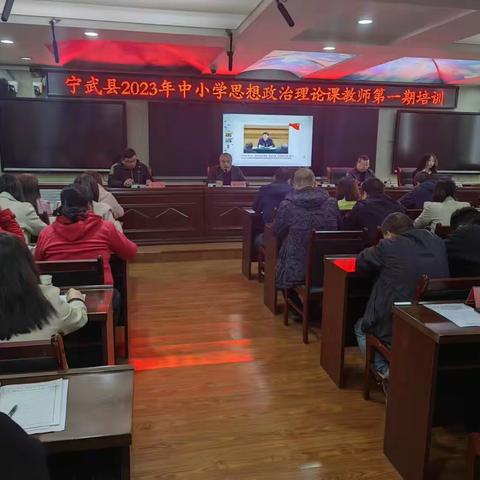三尺讲台守初心     立德树人勇担当