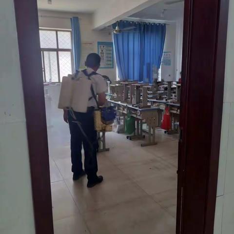 【关爱学生幸福成长】——大马村乡博睿学校消杀工作