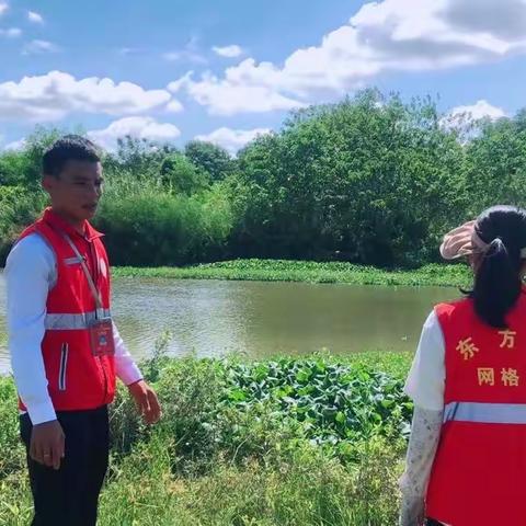 网格员巡查河湾河流，预防溺水安全隐患。