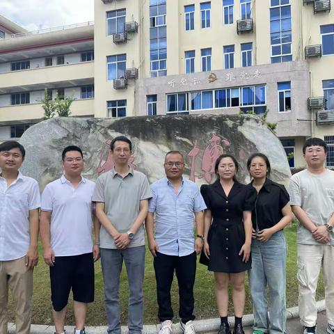 特级教师进校园 交流引领促发展