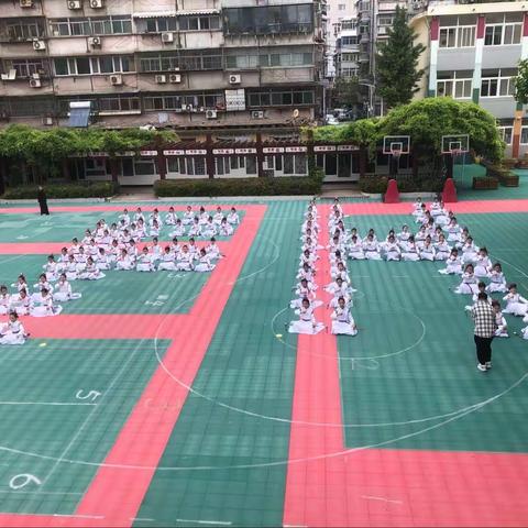 写好字，做好人，做有根的中国人——求是｜风化街小学参加2023年泉山区艺术节特色操比赛
