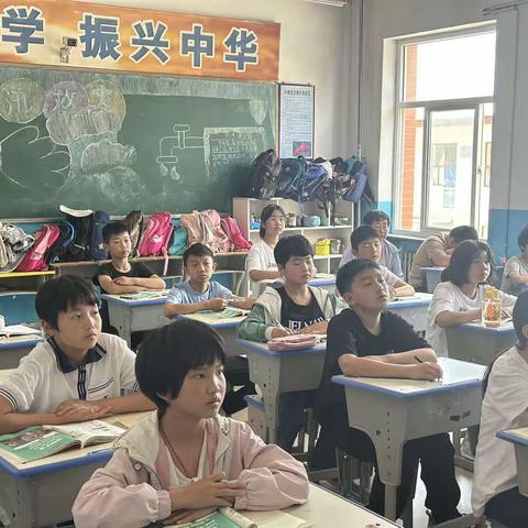 推门听课探常态 交流研讨促提高——王坡乡第二小学开展听“推门课”活动