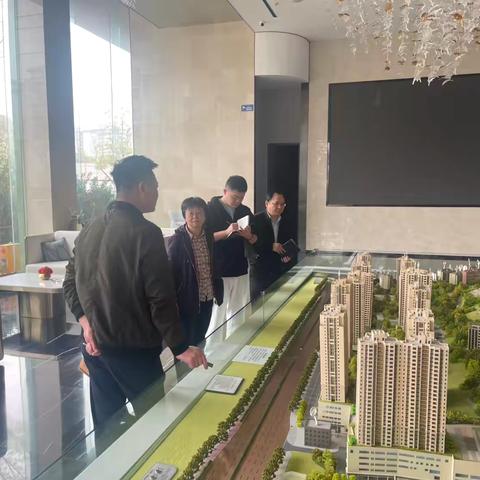 省分行房金部麦总一行与花溪支行共同走访某保交楼项目并召开座谈（副本）