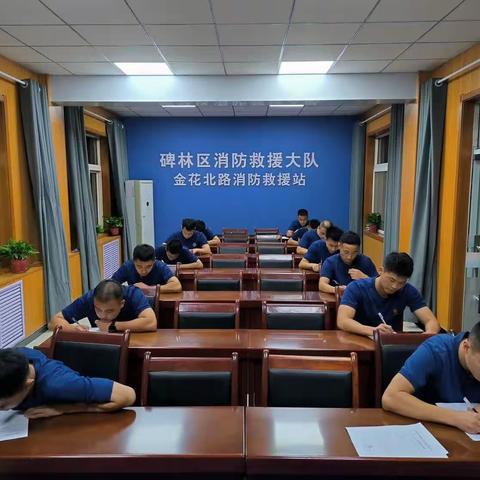 金花北路消防救援站组织全体指战员签订从严管酒治酒承诺书