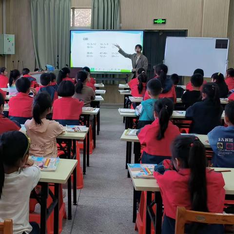 青蓝结对促发展——柳州市鹅山路小学教育集团西堤校区基于双减政策下“青蓝工程”汇报课数学学科报道