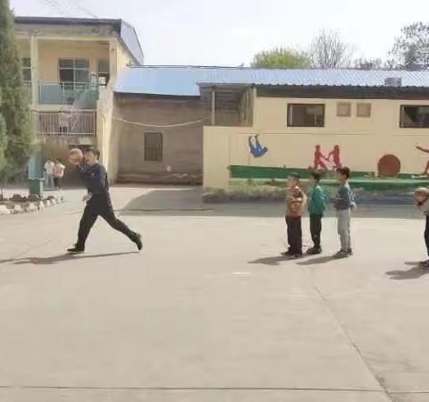 爱在暖阳     壹路陪伴——庙上小学周末活动