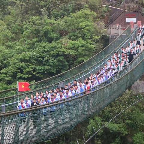 【凤冈县第三中学】七年级“弘扬革命精神，传承红色基因”研学实践活动纪实