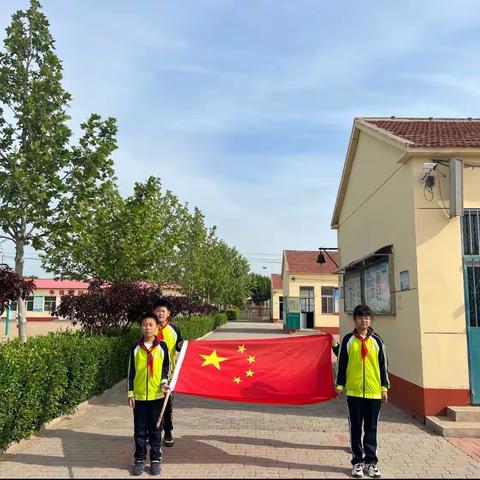 学会感恩 享受幸福—辛集镇西马小学举行升国旗仪式