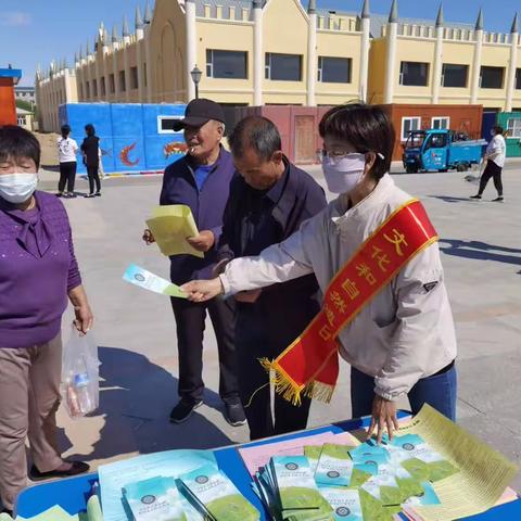 二连浩特自然保护区管护中心开展“多彩的地球  多样的生命”宣传活动