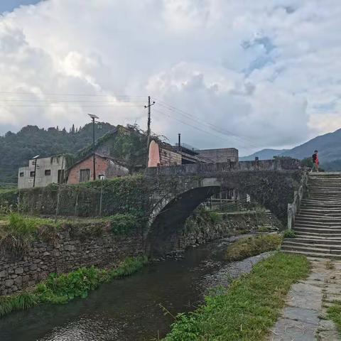 高三（7）班美术生婺源虹村写生记