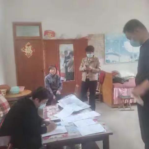 东阿镇太平村，村干部走防低保户