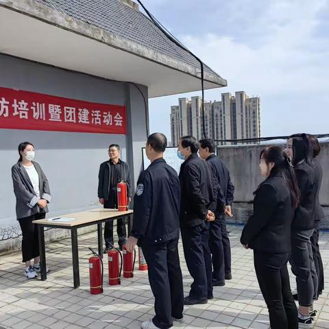 【三级联动消防演练    增强技能筑牢安全】 临渭区杜桥街道铁二十局社区组织开展消防演练