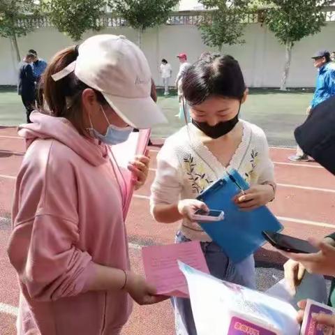 【平安全福】争当安全“小卫士”，邀您签名进行中—政法科扎实推进“反邪教、反诈”进社区宣传教育活动