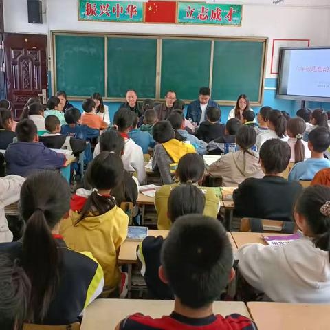 达仁镇中心小学召开六年级思想动员会