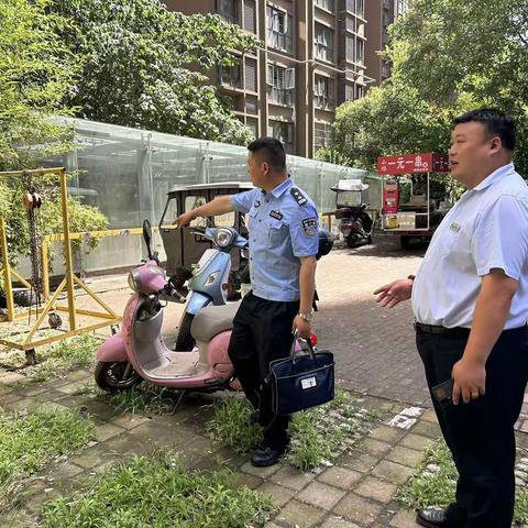 【“三下 聚民心”】未央宫所社区民警下社区进行消防安全检查。