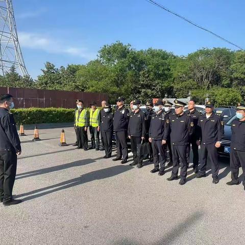 守护蓝天“不松劲” 源汇区城市发展服务中心大力推进国控站点周边小环境整治