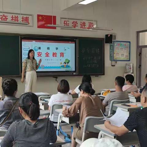 共商提高计，同铺成才路——安宁市宁湖小学三年级（8）班期末召开家长会