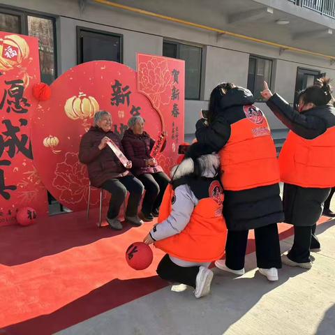 善邻善里全家福 喜笑颜开话幸福 ——南市街道慧泽社区新年送“福”系列活动之“全家福”