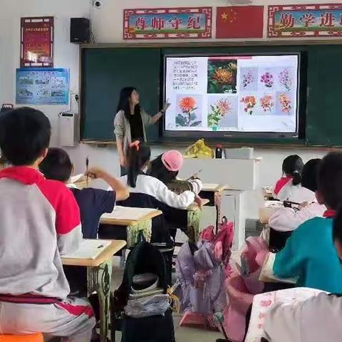 青蕾育苗茁，  训物润心灵。          ……记岭南师范学院帮扶青训小学美育浸润行动。