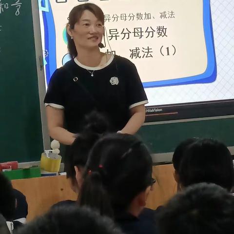 以研促教，以教促学----滨湖梓树小学五年级数学教研——黄莉老师执教《异分母加减法》