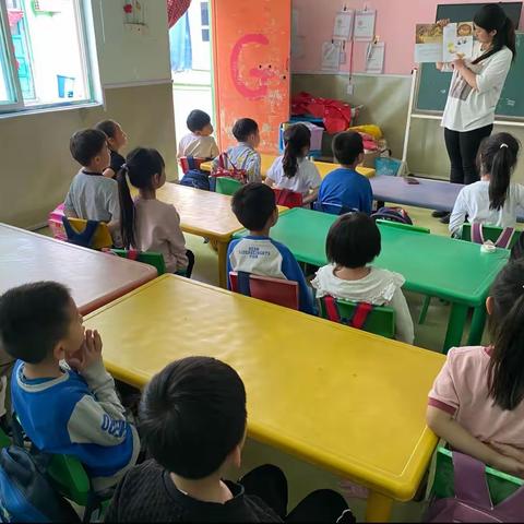 “关爱孩子，幸福成长”-阳光幼儿园图画故事书活动