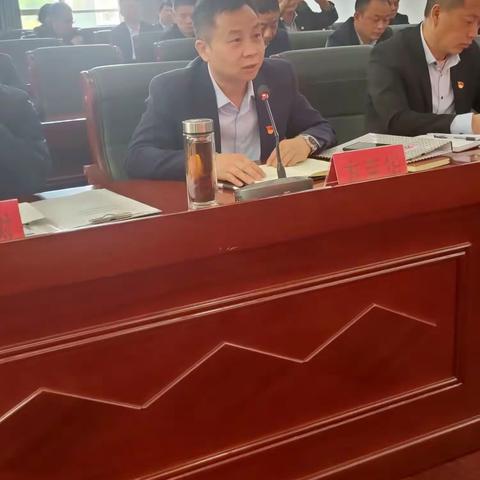 教体局党委召开4月份理论中心组学习暨意识形态工作专题党委会