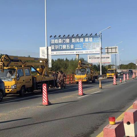 维修路灯不停歇 假日坚守显担当