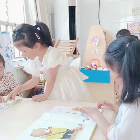 “老师”忙碌的一天——鱼丘湖街道中心幼儿园东兴路分园中班——阅读区游戏故事