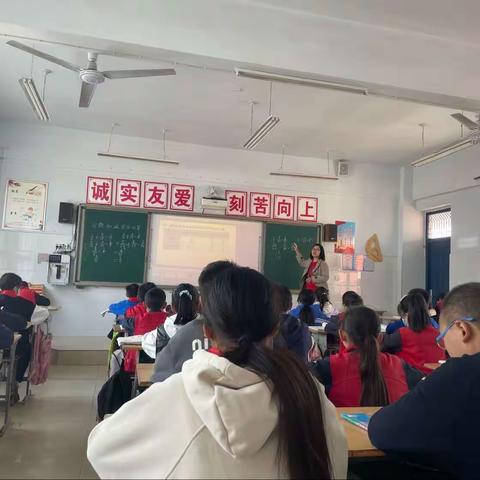 不负光阴，教学相长—东姚镇中心完小五年级数学组听评课活动进行时