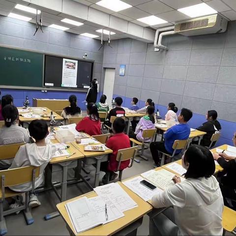 固安县教体局教研员走进关各店小学进行课堂教学视导