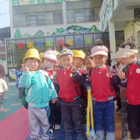 【童乐幼教】我和春天有个约会--中班创意画《把春天装进瓶子里》