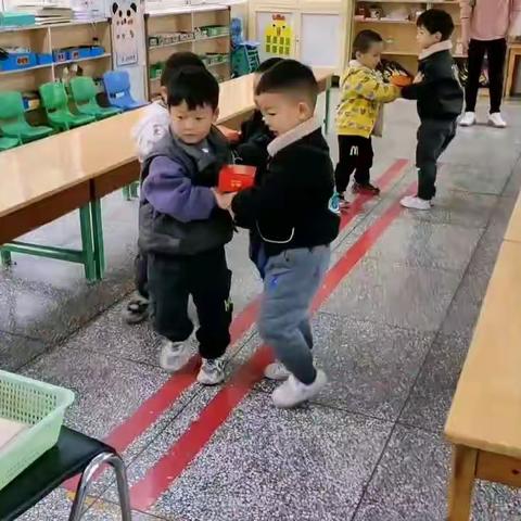 幼儿园中班快乐瞬间