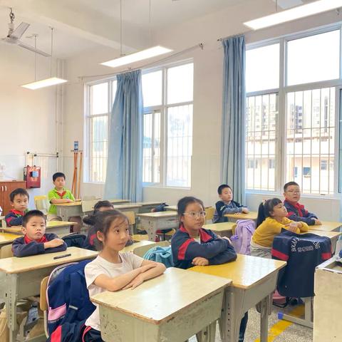 博才阳光实验小学“律动课桌舞”