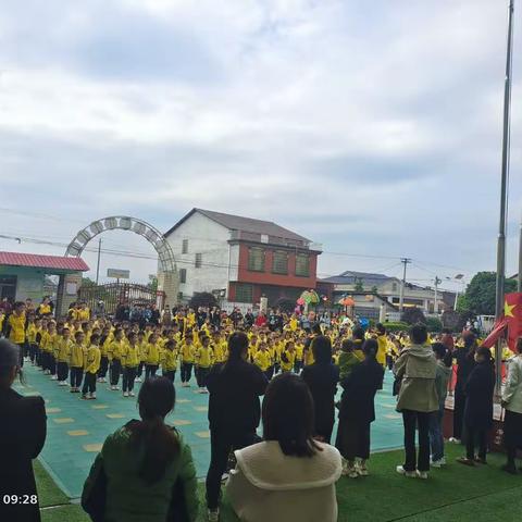 大二班晨操及家长会