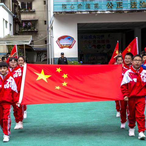 我心里的中国月亮——康定市东大街小学五年级二班国旗下的演讲