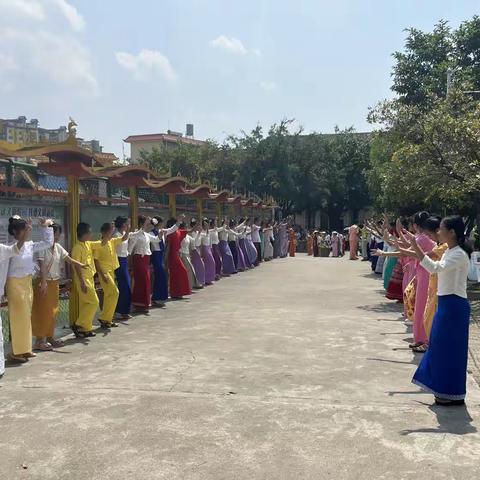 传承民族文化，构建和谐校园——芒市镇中心小学民族团结教育活动