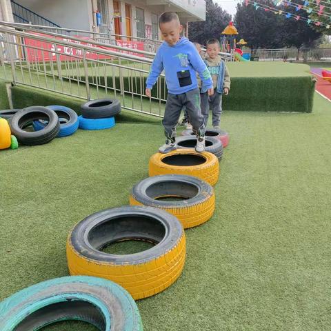 “游”趣户外 “戏”悦童年—苗娃赶坡日
