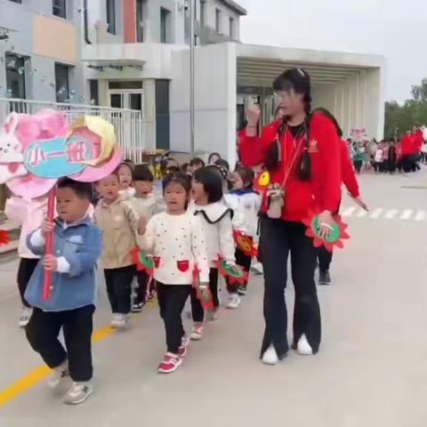 万商幼教老山幼儿园大手牵小手 你我“童”运动——小班趣味骑行亲子运动会