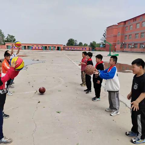 【关爱学生幸福成长】房寨联合小学篮球进校园活动