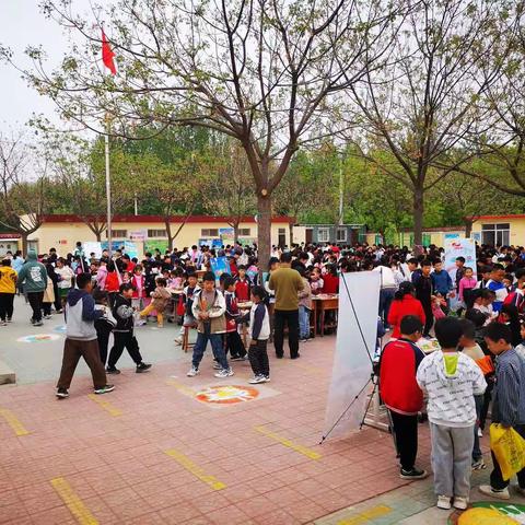 跳蚤市场乐融融，浓浓书香满校园——出岸镇北一学校第六届读书节跳蚤市场活动