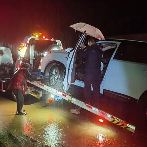 险！险！险！ 夜间行车请注意安全