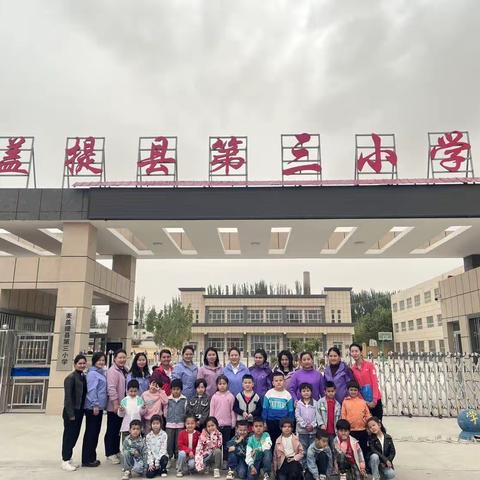 参观小学，想着快快入小学的小可爱们