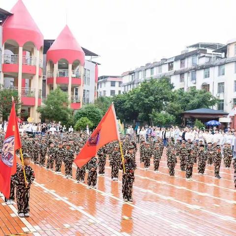 致敬橄榄绿      炽热中国心——新星幼儿园 中六班“庆五一”军事主题亲子活动