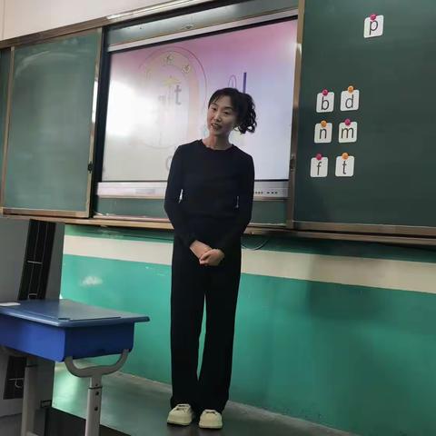 专业引领指方向     倾情指导促成长——河茵小学迎路北区教育局小学教研室部海英老师莅临指导