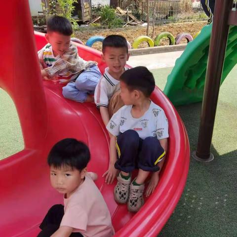 贞丰县第三幼儿园学礼三班4月美篇