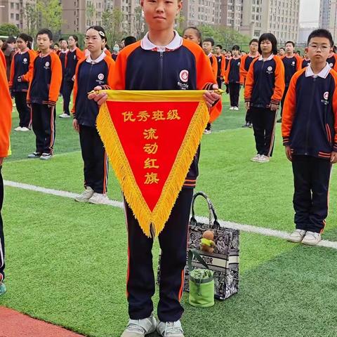 且惜春光，盼迎初夏——株洲市二中莲花中学2210班四月回顾