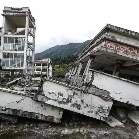 防震减灾，临“震”不慌—大激店镇许庄学校防震演练