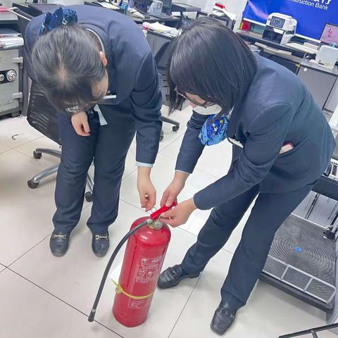 建行阳泉三矿支行开展消防安全演练 筑牢安全防线